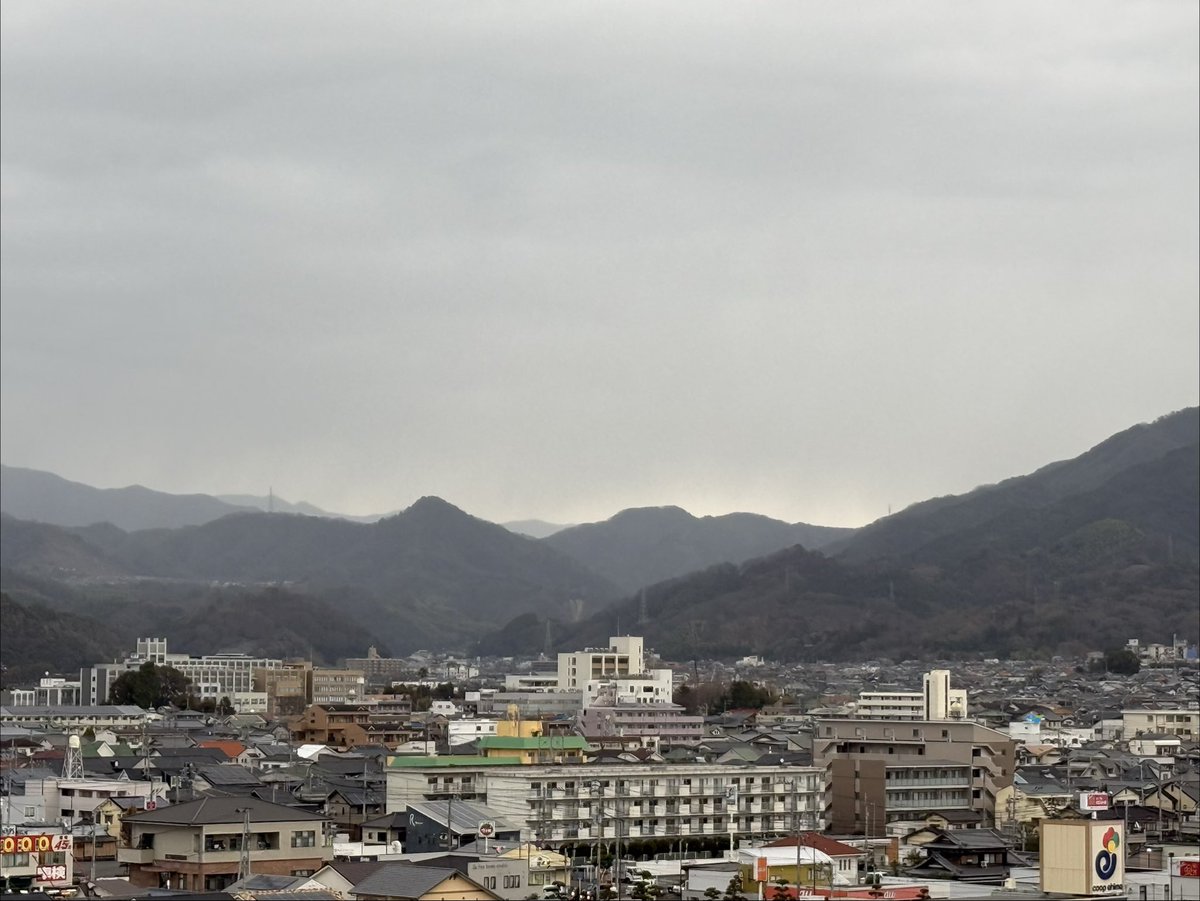 おはようございます。
愛媛県松山市は雲の多い朝🌥️

『お風呂の中で閃いた最高のアイディアは出た瞬間に忘れる説』
昨日湯船で思いついた朝ポスが、まったく思い出せません。
バズる予定だったのに残念です😂

三連休明けもマイペースによろしくお願いします🦦🌈
#企業公式が毎朝地元の天気を言い合う