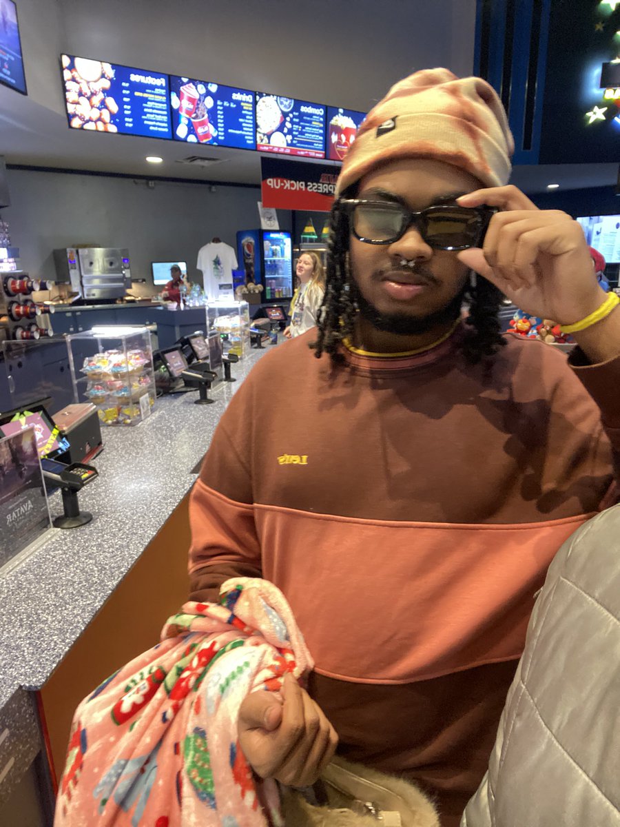 sh3v0on's tweet image. Some people are blessed with one @markwolf08