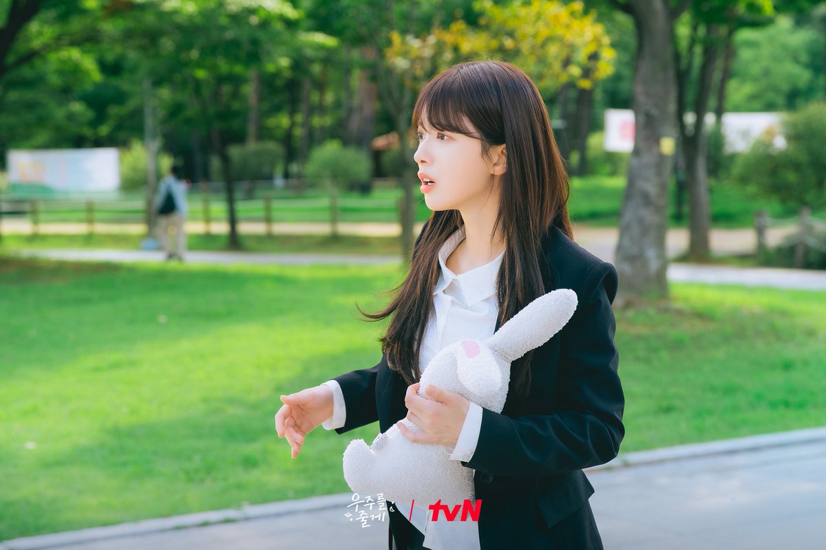 jeongeuipics's tweet image. Roh Jeongeui's first look as Woo Hyunjin for #OurUniverse

#RohJeongEui #노정의 #우주를줄게