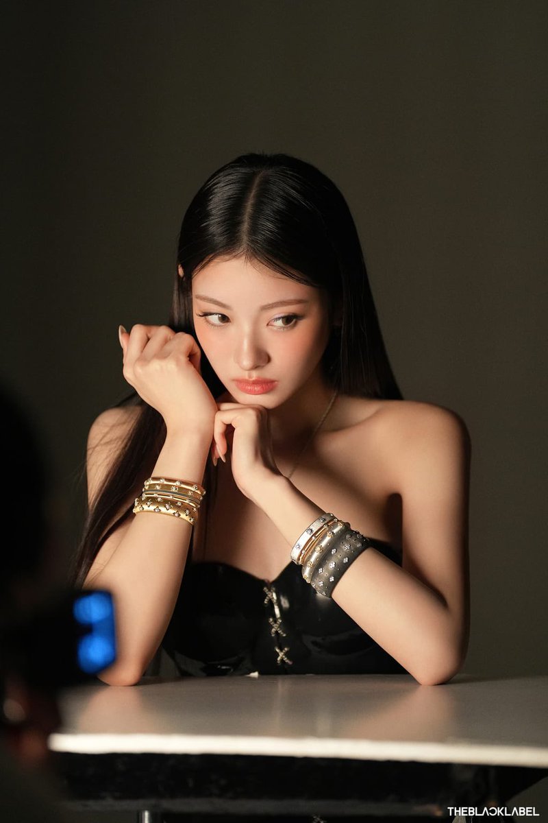 📸 #ANNA #안나 #アンナ #田中杏奈 #MEOVV #미야오 #ミヤオ