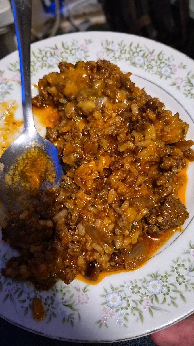 Maplebeard321's tweet image. Dinner is served 😋 cheesy taco rice