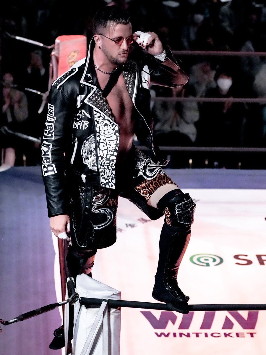 this is the 1990’s alright? 
this day and age a man needs to have choices