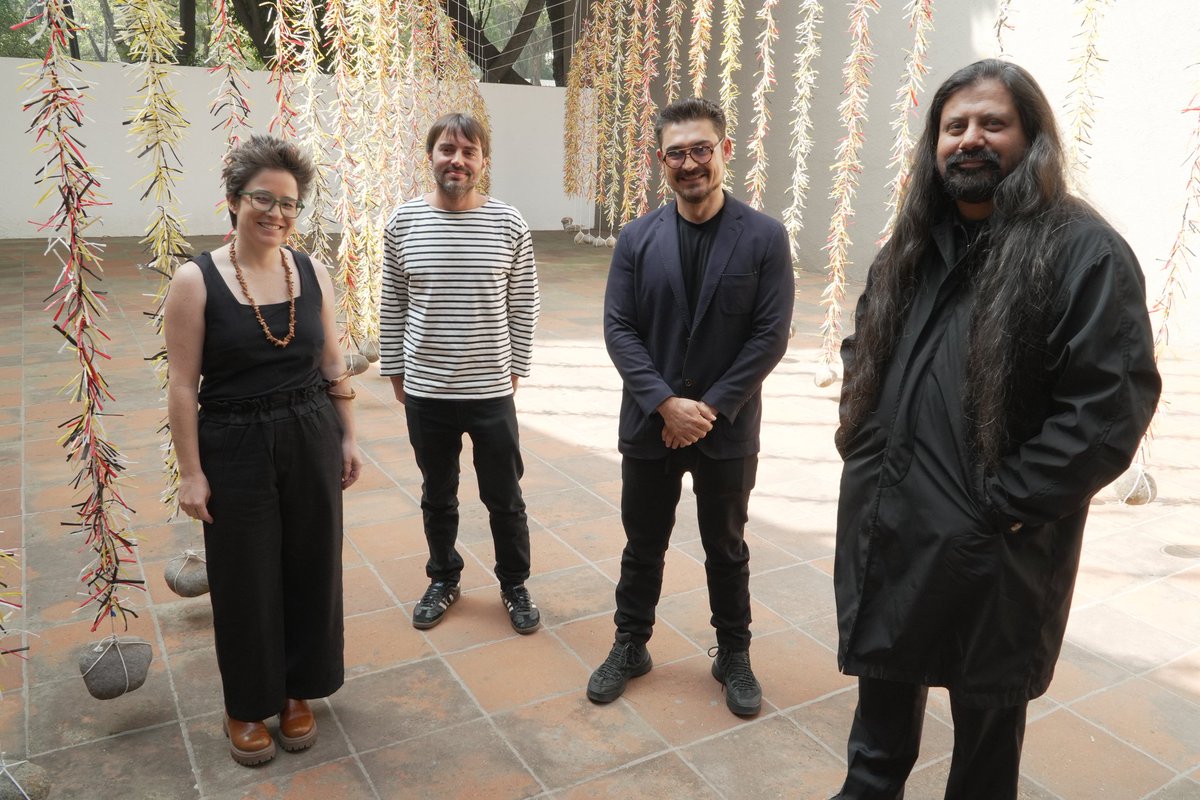 MeyerFalcon's tweet photo. Hoy en #ArquitecturaYCiudad hablamos sobre cómo el arte en los espacios públicos va mucho más allá de decorar: también enseña, cuestiona, acompaña y transforma 🫟

Participan Pedro Ceñal, @AthePapacostas y @saidokins.

Nos vemos 18:30 en @CanalOnceTV 👇 https://t.co/3WFck3KH8V https://t.co/kJV5OIMc4I