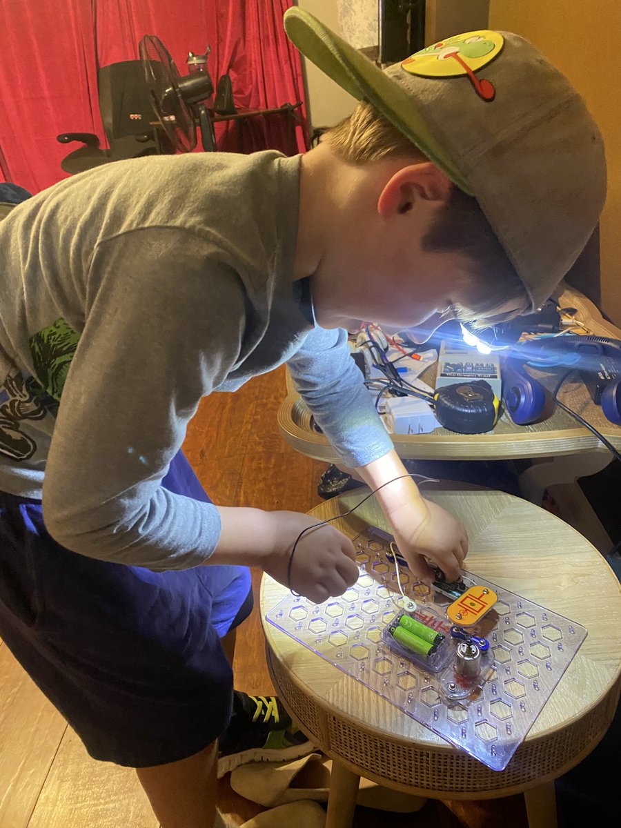 happyisamindset's tweet photo. This little engineer. I love that his dad @wes321 is always introducing him new gadgets and gizmos (as I call them). Every boy needs a great male role model. ❤️@WesWorld_io https://t.co/Hshm4LaN69