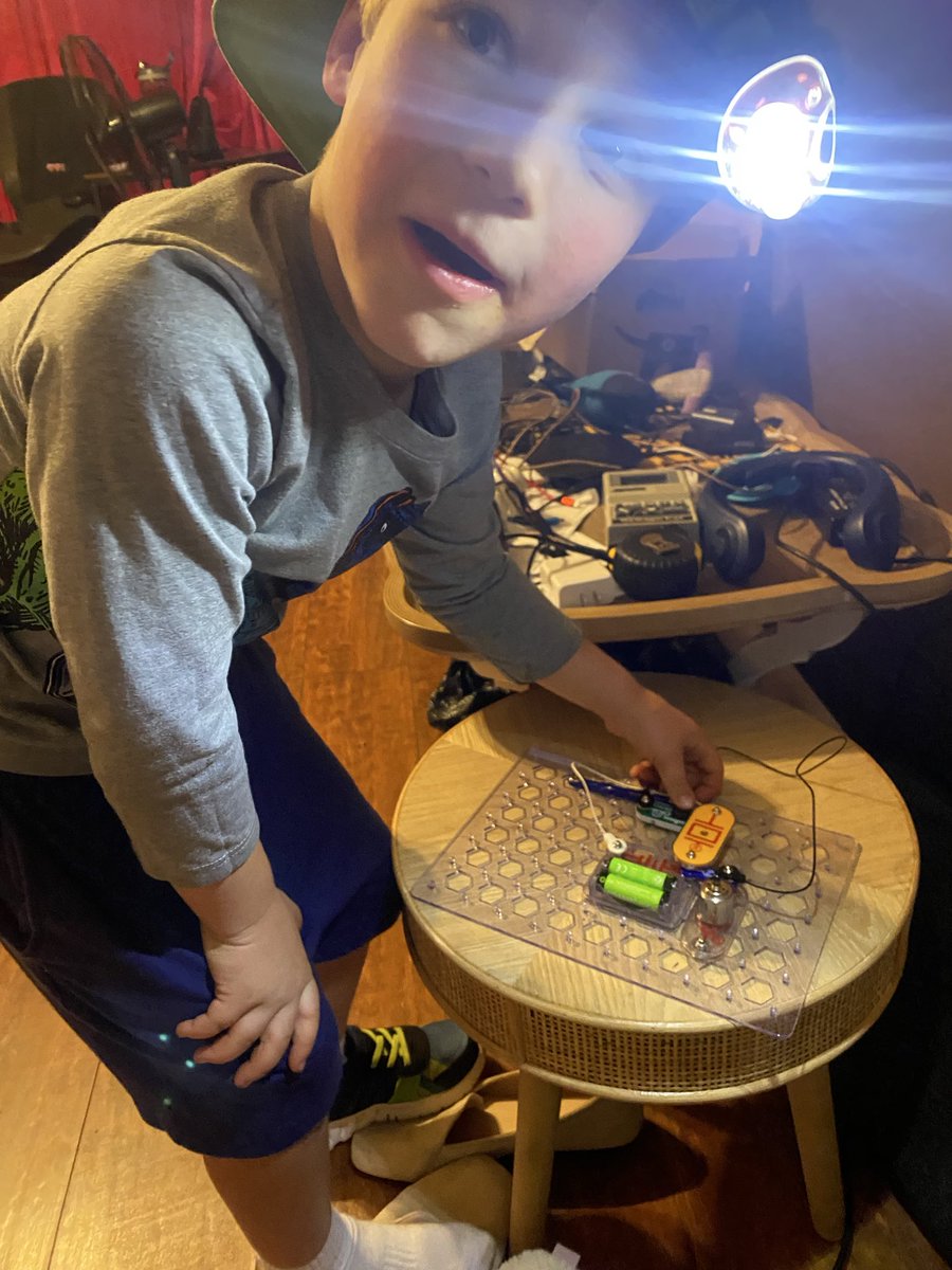 happyisamindset's tweet photo. This little engineer. I love that his dad @wes321 is always introducing him new gadgets and gizmos (as I call them). Every boy needs a great male role model. ❤️@WesWorld_io https://t.co/Hshm4LaN69