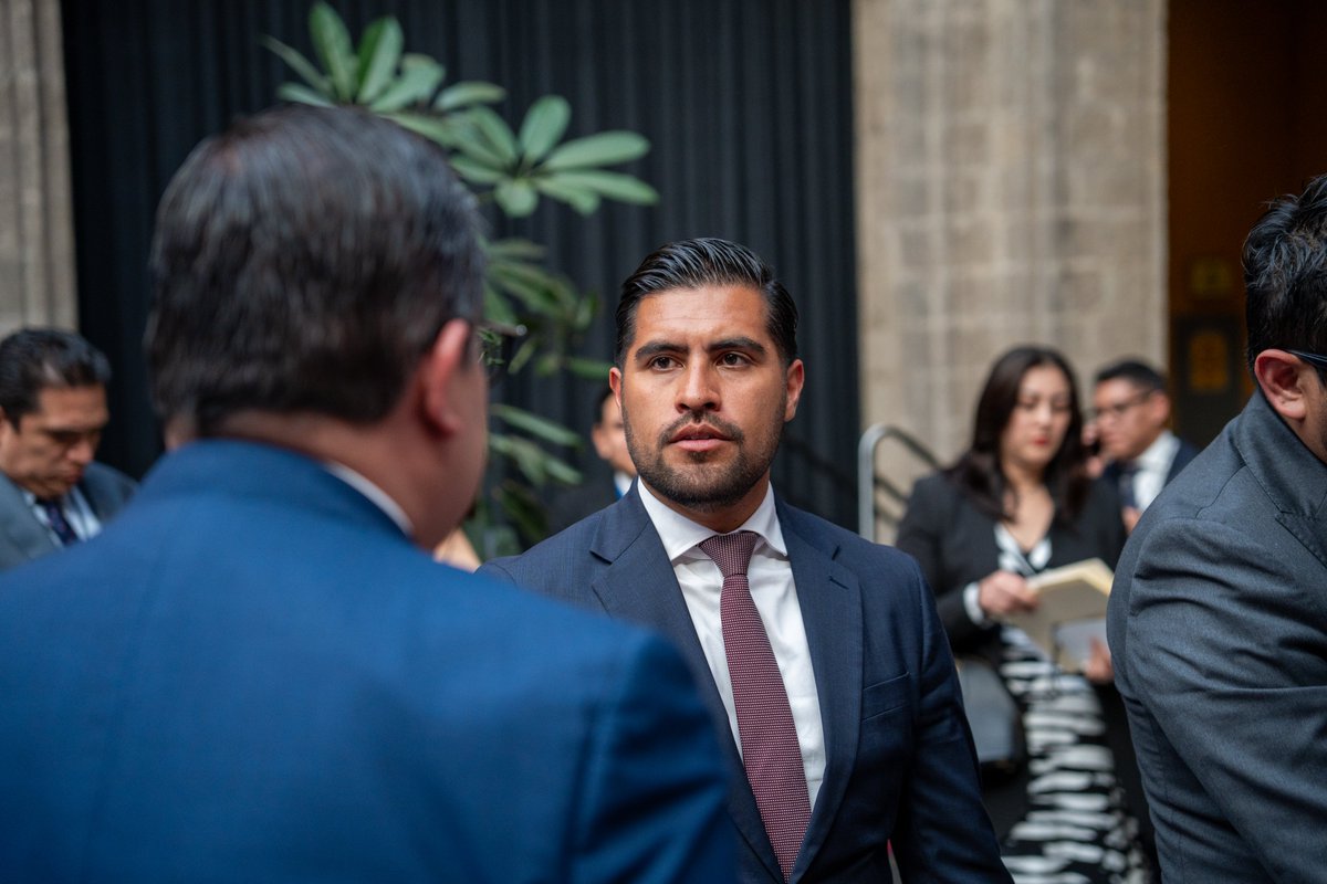 euripidesf's tweet photo. Sostuvimos la primera reunión con la Consejera Jurídica del Gobierno de México, @esthela_damian. Su liderazgo fortalecerá el trabajo jurídico del Gobierno de la Transformación y la defensa de los derechos del pueblo. https://t.co/rJe86UmmFp