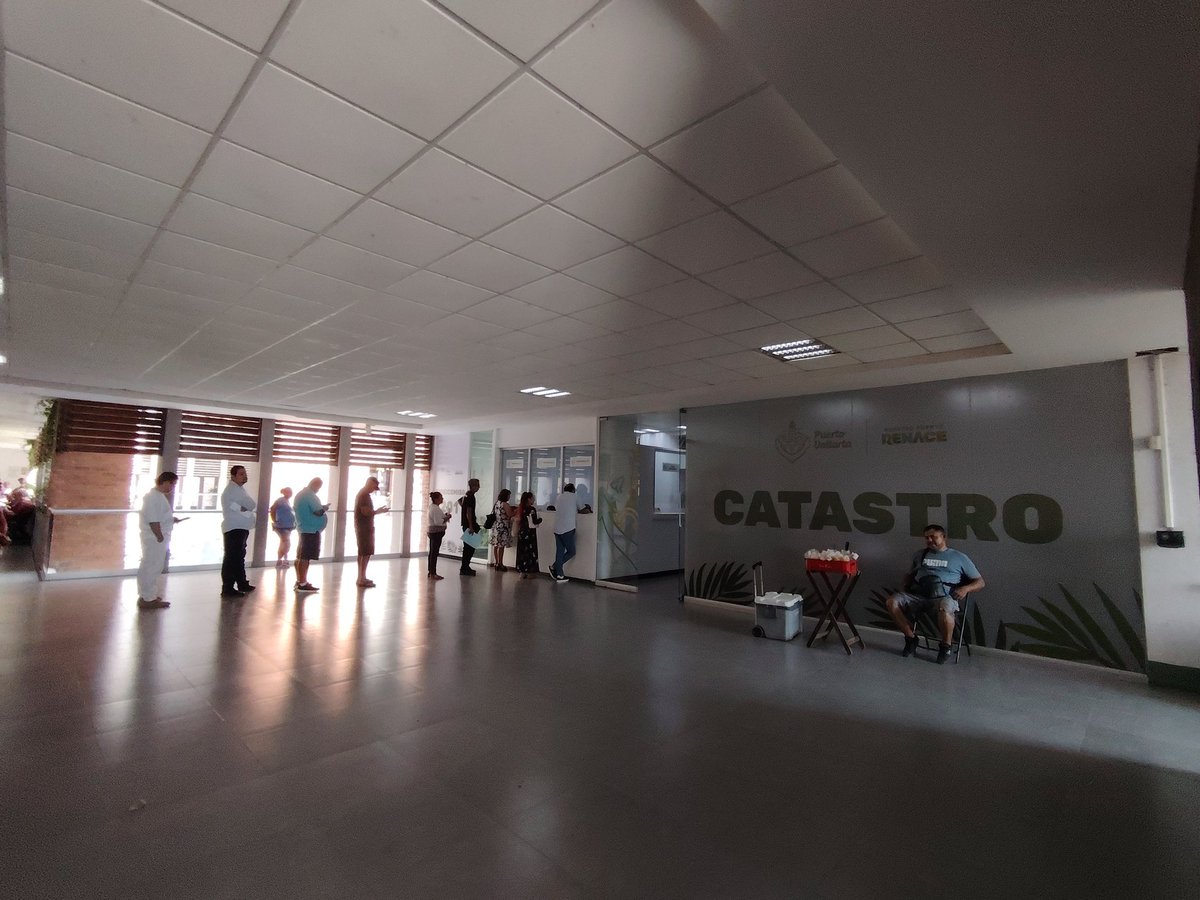 En sus primeros 12 días del año, el <a href="/GobVallarta/">Gobierno de Puerto Vallarta</a> ha recaudado 85 mdp de 600 mdp que esperan de impuesto predial. Son 120 mil las cuentas activas.
Para 2026, se aprobó un incremento del 10% para la zona 1, la franja turística, el 8% para la zona 2 la parte intermedia como El