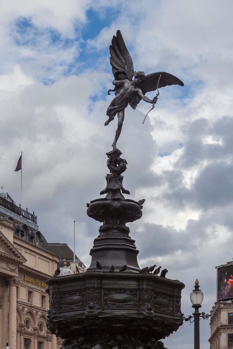 Stob_Archive's tweet image. The statue that Stone stands under in the finale of Sonic 3 is the Shaftesbury Memorial Fountain in Piccadilly Circus, London. The statue is of Greek god Anteros, god of requited love and punisher of unrequited love.