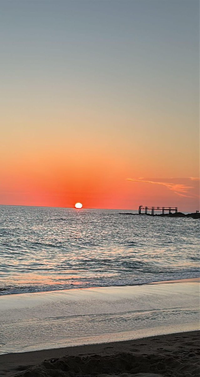 La puesta de hoy en Punta Fría...
Una puesta más con la esperanza firme en todo lo que tenemos por delante