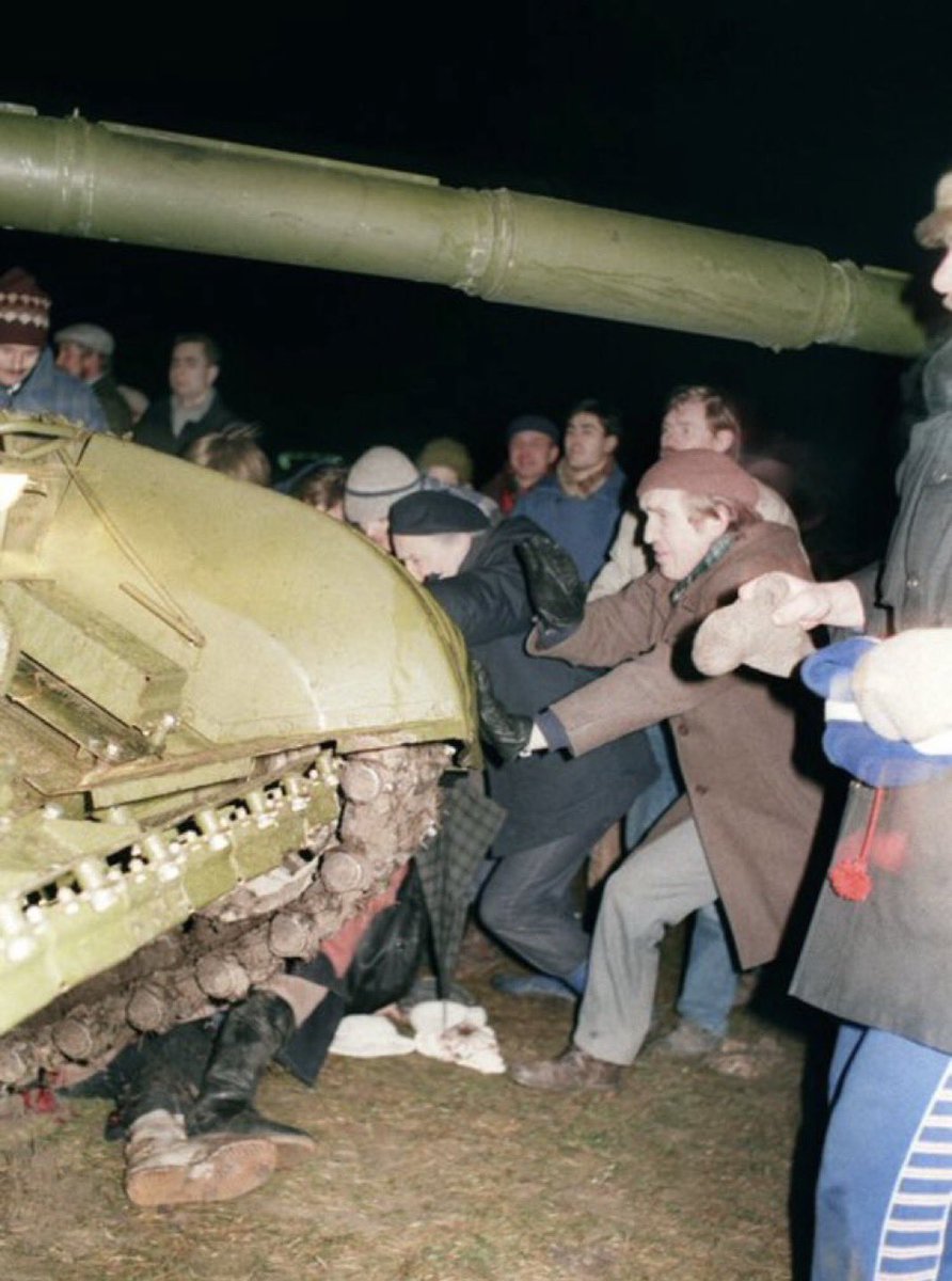 At 1:30 am on Jan. 13 1991, Soviet troops tried storming key places in Lithuania, incl. the TV Tower in Vilnius.

14 civilians were killed as the tanks drove into crowds &amp; soldiers opened fire against the masses that had come out to protect Lithuania’s newly declared independence
