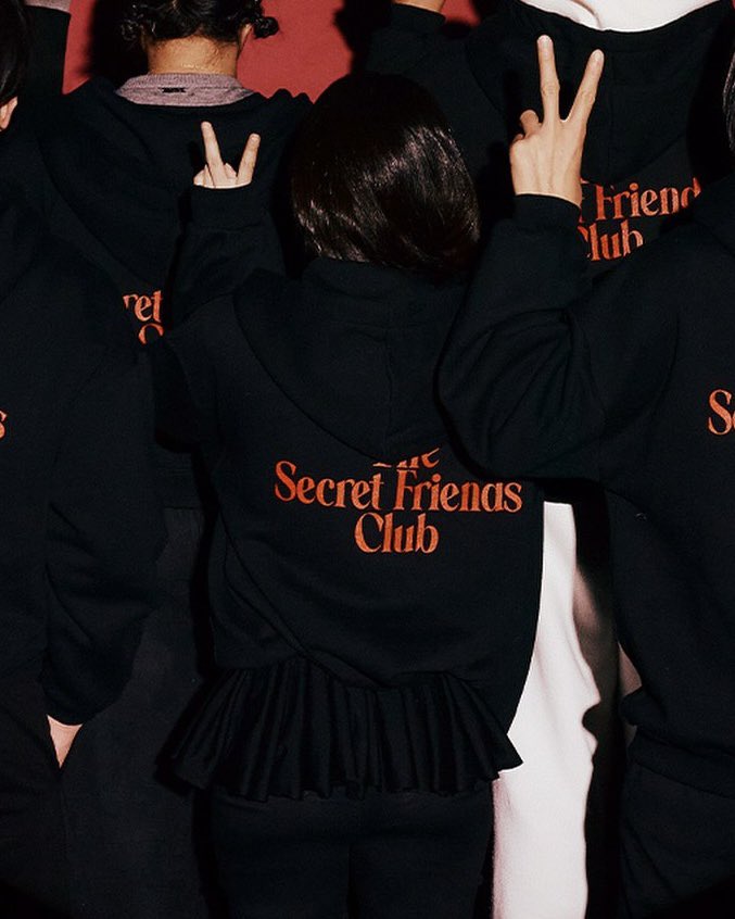 jenniepics's tweet image. JENNIE is confirmed to join MBC’s new variety show “Manitto Club.”

The show is a real variety program where cast members secretly deliver surprise gifts without revealing their identities.

The first announced cast includes JENNIE, Dex, Choo Sung-hoon, Noh Hong-chul, and Lee…