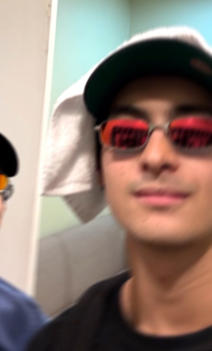 ashdresthing's tweet image. aa having this aura in his ig story right after ashtine's thirst trap is screaming “YEAH, THAT’S MINE” without saying a word 😭✋

SIR, WE UNDERSTAND THE MESSAGE!!!