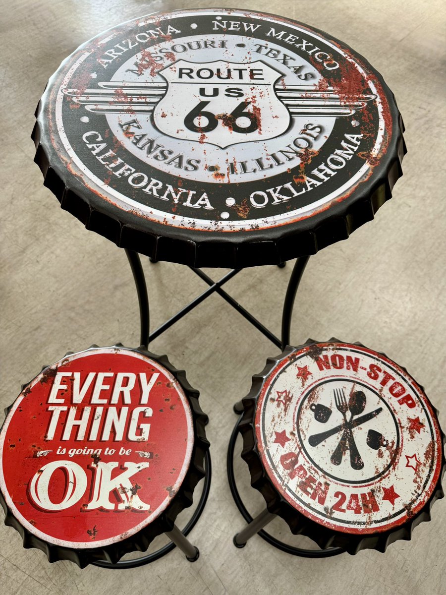 ルート66をモチーフにしたビンテージスタイルのテーブルとポップな