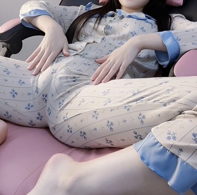 纯欲小厨娘. tweet media