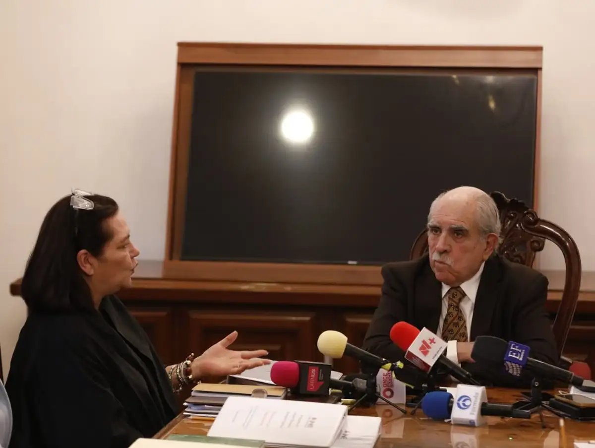 🗳️📌 LA REFORMA ELECTORAL SALDRÁ SIN CONSENSOS: PABLO GÓMEZ

Los consejeros del Instituto Nacional Electoral llevaron sus propuestas a la Comisión Presidencial para la Reforma Electoral.

En esa misma reunión, el presidente de esa comisión, Pablo Gómez Álvarez, dijo que esta