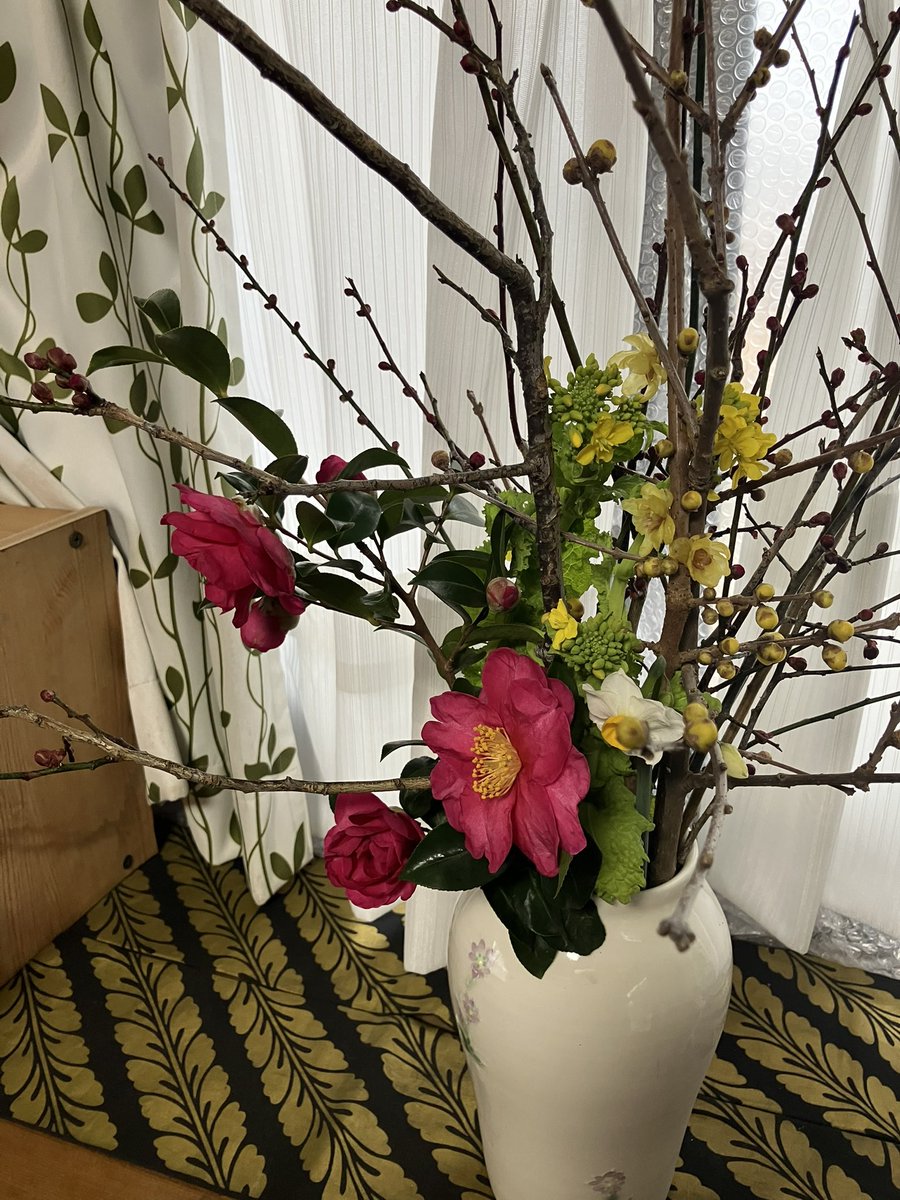 朝、教室に入ると花の香りが漂っていました💐