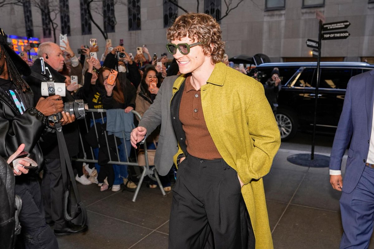 Connor Storrie arriving for the recording of Late Night with Seth Meyers. 

📷 Lloyd Bishop/NBC