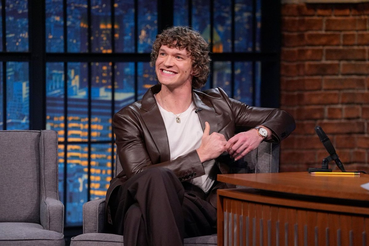 connorstupdates's tweet image. Connor Storrie being interviewed for the Late Night with Seth Meyers.

📷  NBC