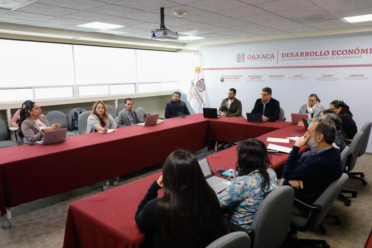 RaulRuizRobles's tweet image. Nos reunimos con el equipo del @DIFOaxaca, @SNEOaxaca y representantes de @OXXO para dialogar sobre acciones de responsabilidad social que beneficien a las familias oaxaqueñas.