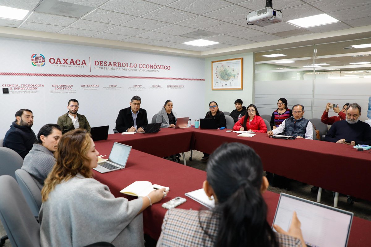 RaulRuizRobles's tweet image. Nos reunimos con el equipo del @DIFOaxaca, @SNEOaxaca y representantes de @OXXO para dialogar sobre acciones de responsabilidad social que beneficien a las familias oaxaqueñas.