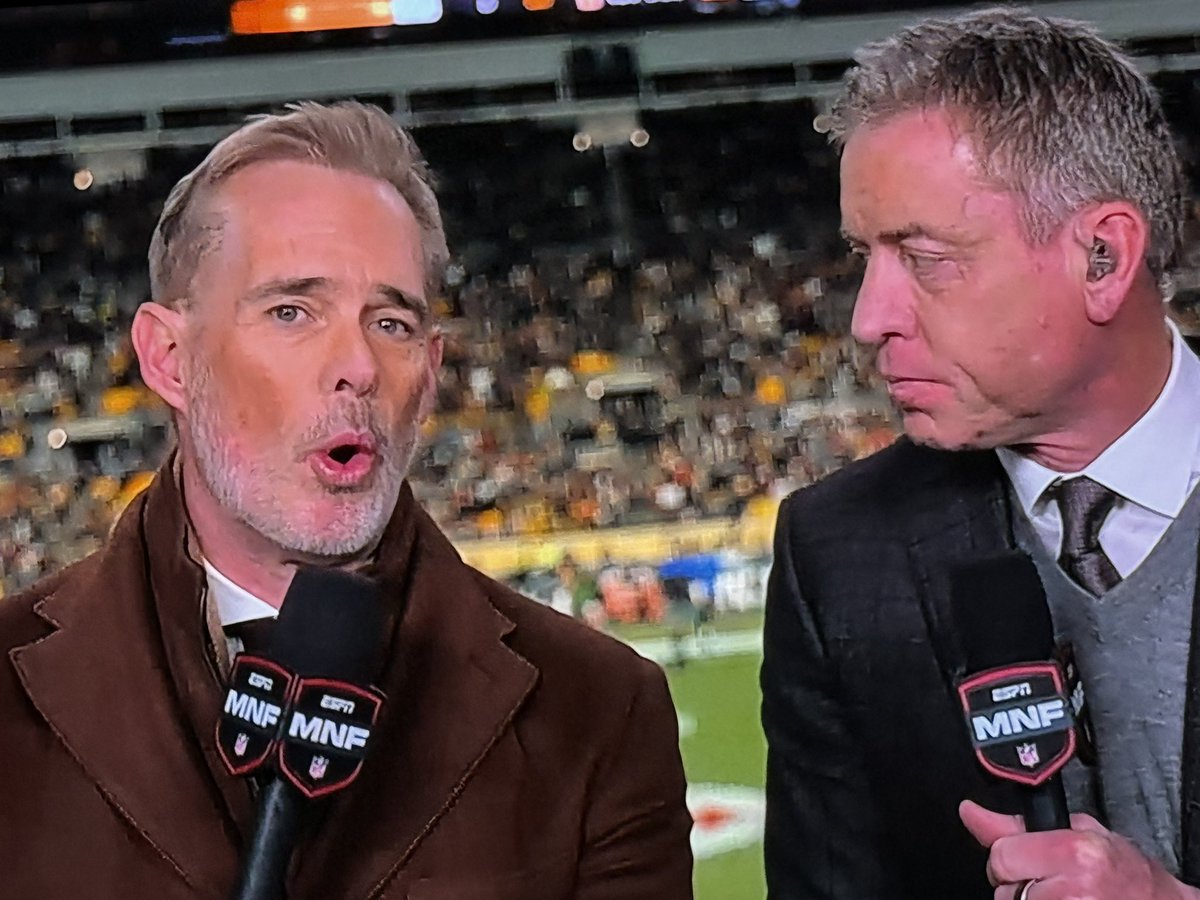 anglcjen's tweet photo. Ladies remember that going darker is definitely not better and the most important step is to BLENDDDDD! 

They did Joe Buck and Troy Aikman so wrong on MNF. https://t.co/5p9IjvfpIh