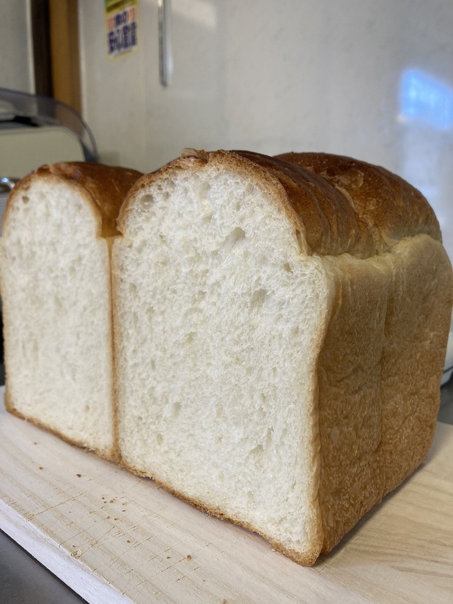 13日⛅️ 町長選立候補お二人ともいよいよ動き出しました💨 山型食パン フランスパン フレンチトーストなどいつも通り焼いていきます  おつとめ品コーナーにベーグル、カンパーニュなど お立ち寄り下さい🙇‍♀️