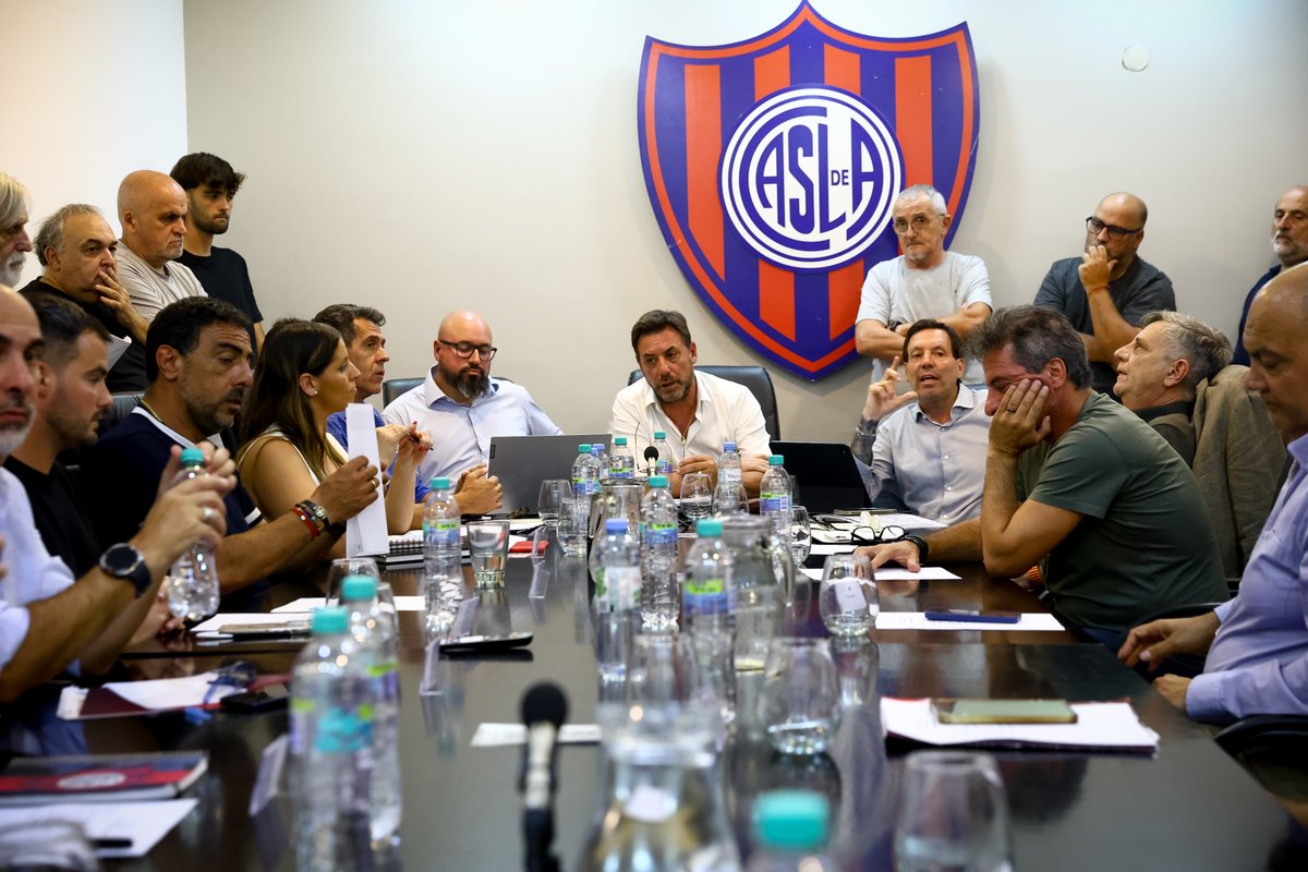 Reunión abierta con temas claves

Con la presencia de 30 socios/as que se inscribieron previamente en adn.sanlorenzo.com.ar, la Comisión Directiva de San Lorenzo realizó una sesión abierta en la sede de Avenida La Plata 1794 en la que se trataron temas trascendentes. 

El