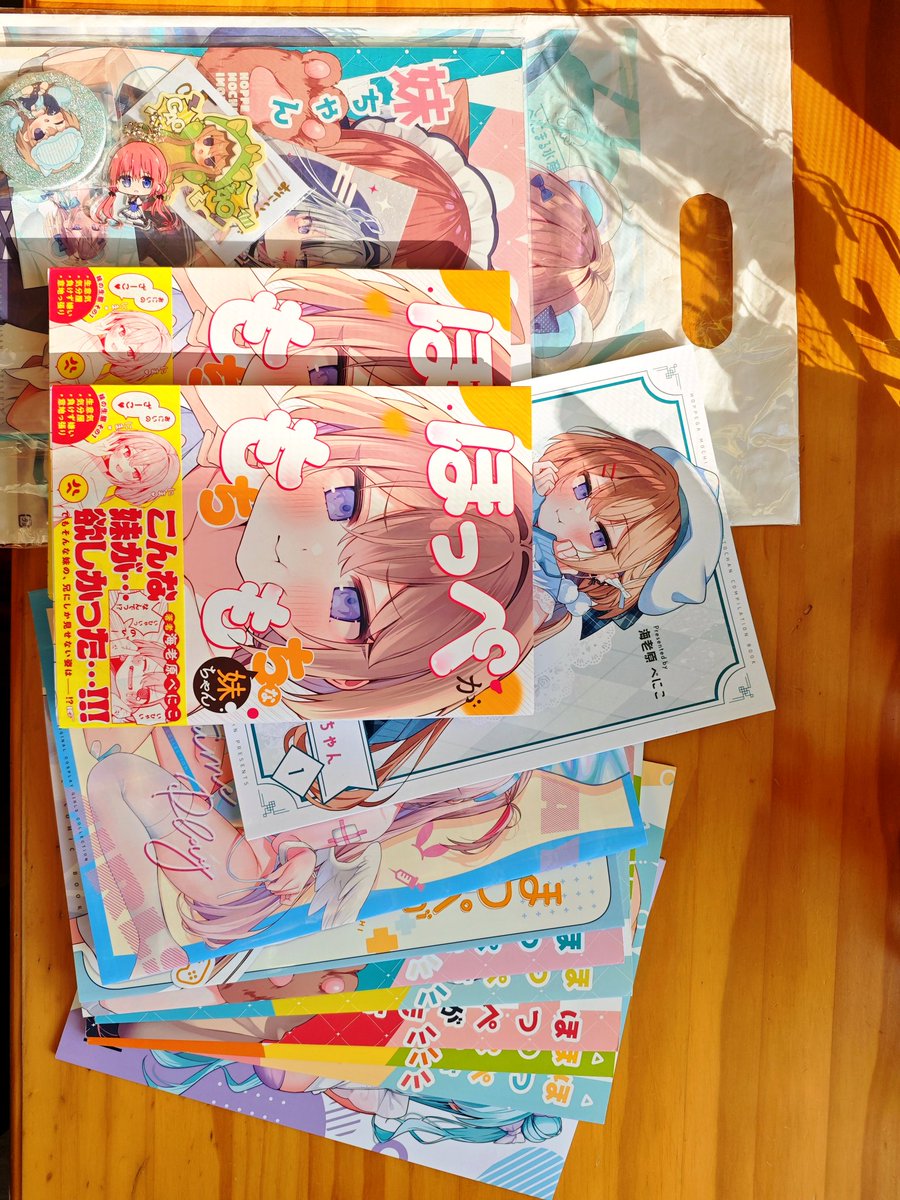 foxabbage's tweet image. 海老原べにこ先生(@ymdbnk)の本をたくさん買ったのに、最近やっと読む時間ができました。
もちちゃんはどうしても可愛いんです。
購入は不便ですが、今後も海老原べにこ先生の本をより多く買いたいです。