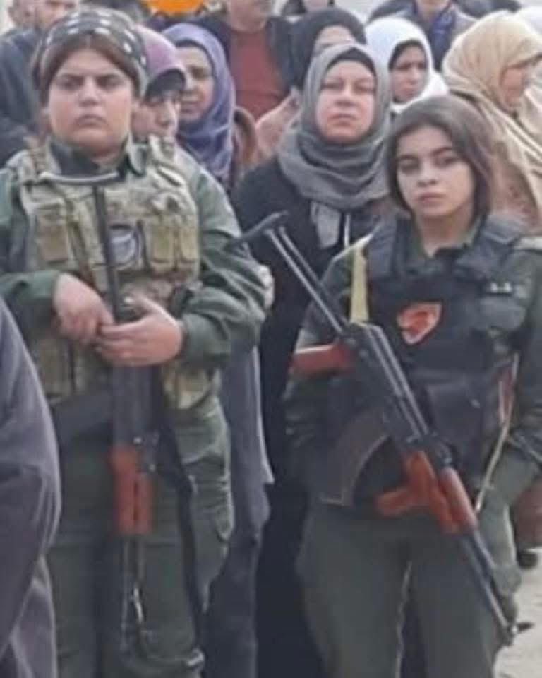 AsaadHannaa's tweet image. This is a picture (taken yesterday) for forcibly recruited teenage girls to present the Kurdish militia as a modern army with females among their force.
The kidnapping of underage girls by the PYD was documented by many international organizations and seen by all Syrians.