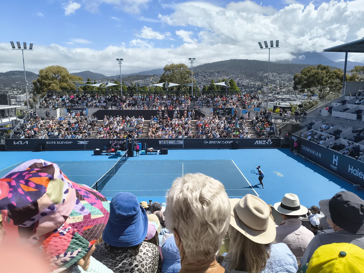 coolingandy's tweet photo. I've been coming to the @HobartTennis for many years now, and I can't recall a crowd for the day 2, day session, ever being as packed out as it is today. The Venus Williams effect in full force. At 45 she can still draw a crowd. The enduring pull factor of a champion. https://t.co/z2Q5PsRN8Q