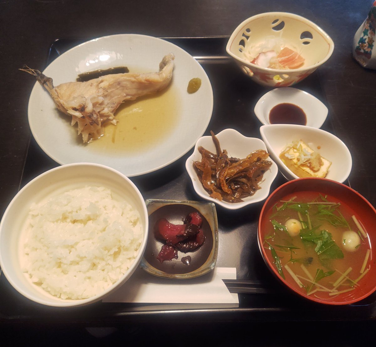 お昼ゴハン。
たらの煮付け。
たらって、こんなでかかった？