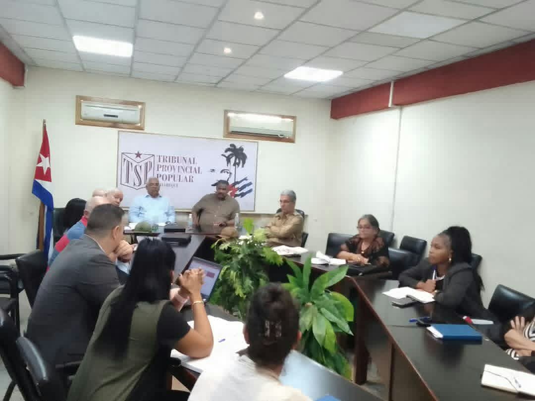 Hoy presentamos los resultados de trabajo del Tribunal Provincial Popular de Mayabeque, espacio propicio para reconocer al presidente Rubén Remigio Ferro por su ejemplar trayectoria y recibir al presidente Oscar M. Silvera Martínez.#NiUnPasoAtras