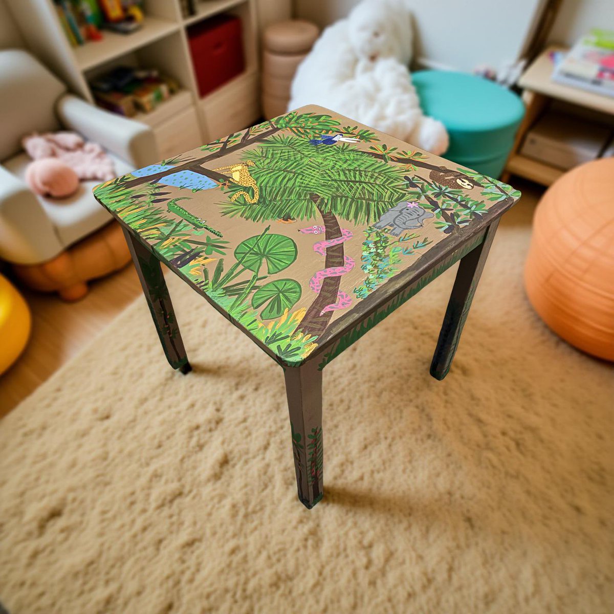 mapilo's tweet image. esta es una mesita para niñas y niños llena flores, árboles, animales y muchas plantas, cómprenla