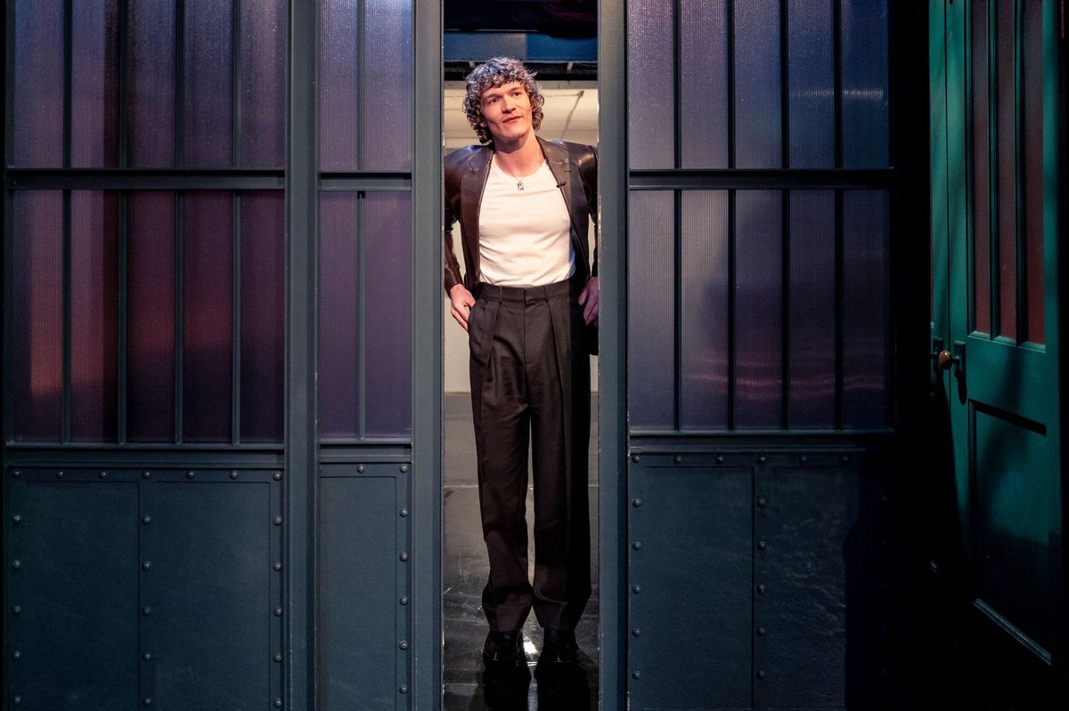 bbconcon's tweet image. Mouth hanging open tongue out barking at the moon biting my pillow posting with one hand