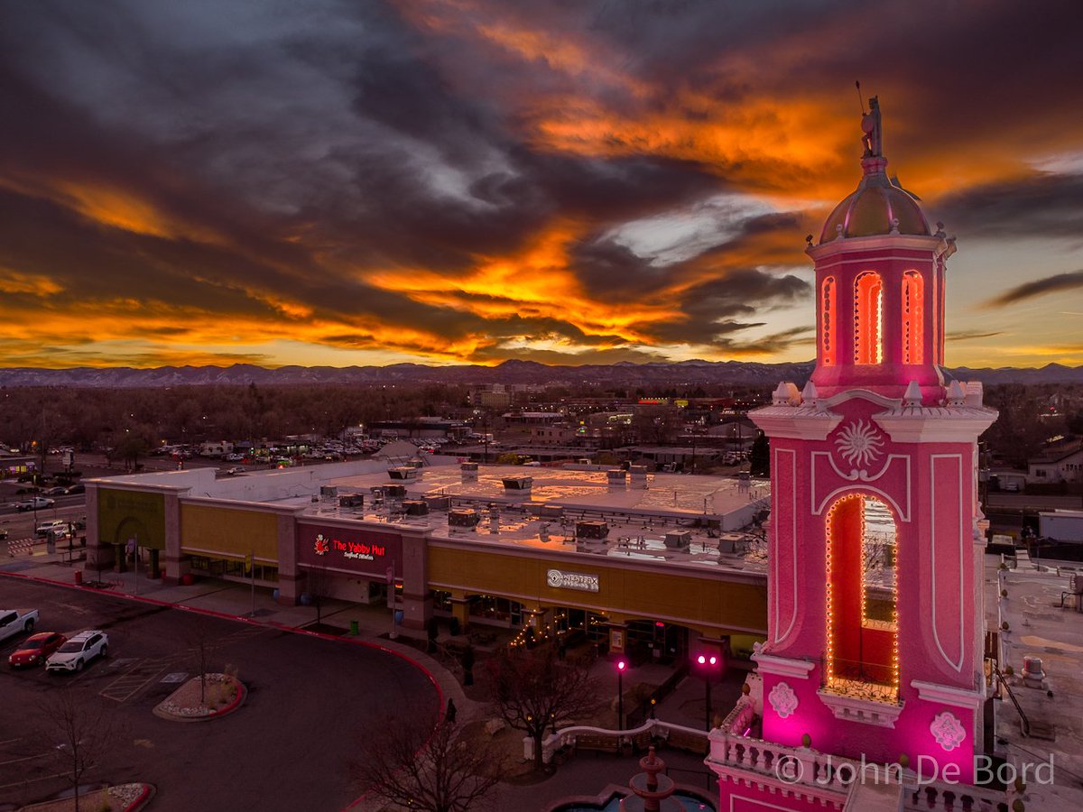 That was one beautiful sunset tonight in Denver 😃
#cowx #Colorado #DJI