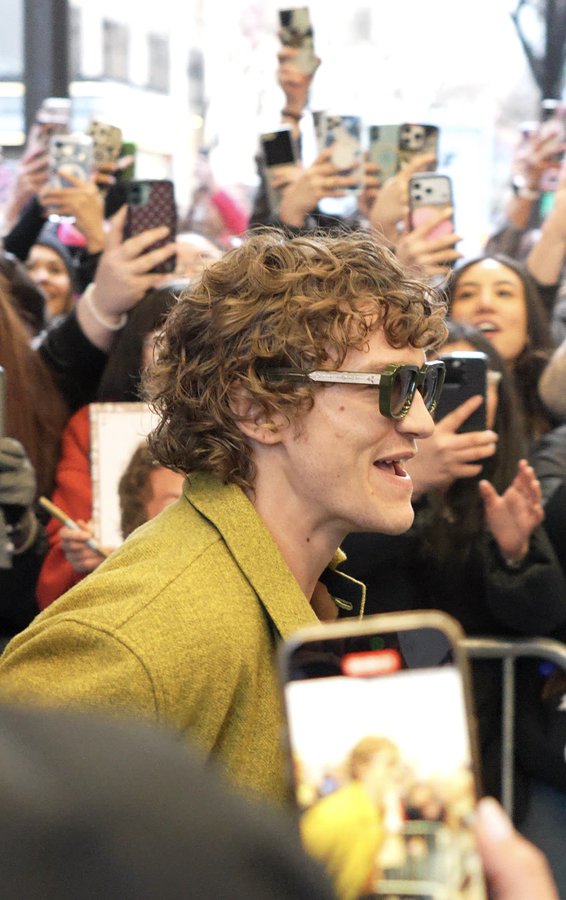 connorstupdates's tweet image. Connor Storrie arriving at the NBC Studios today.