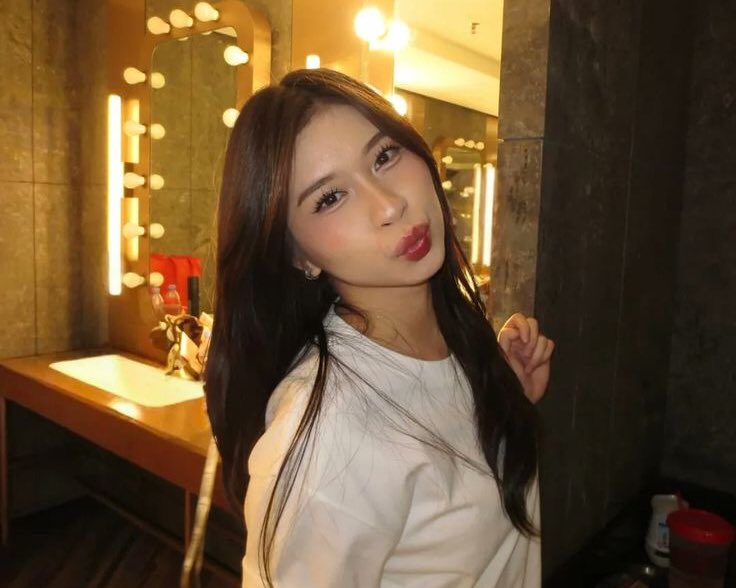 vantecaa's tweet image. In this wide world I'm happy to make you the best idol I've ever met🤍 Cheer up don't give up! @F_OllaJKT48