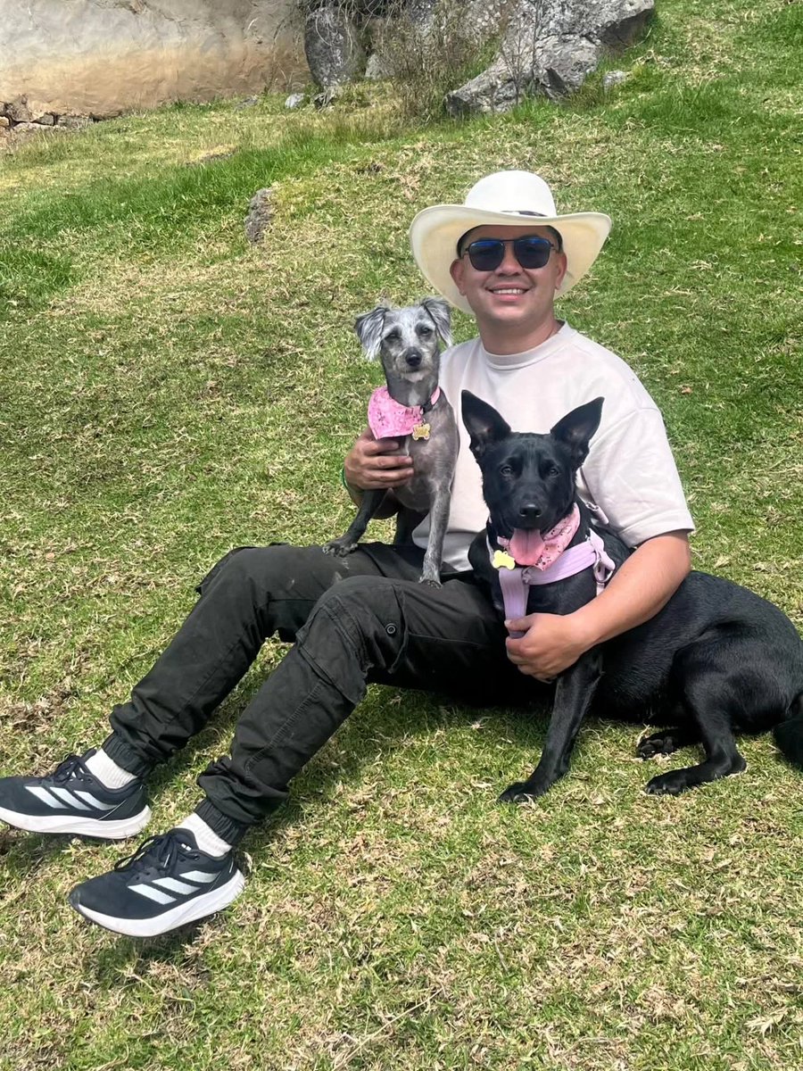WiillOjeda's tweet photo. Mi inicio de 2026 
😎🎉🐶🧳🍃
.
.
.
.
 
#família #añonuevo #viajando #boyacá #naturaleza https://t.co/GBYE41gGye