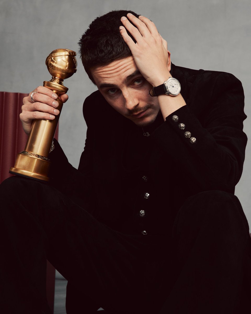 tchalametchile's tweet photo. Timothée con su #GoldenGlobes2026 https://t.co/eouEZbTrT5