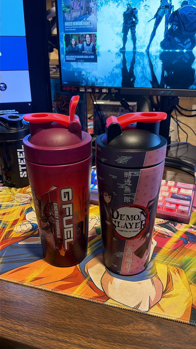 Slrpy's tweet image. Yooooo ammm I tripping, or does the cup not come with a loop like the other ones?? @GFuelEnergy 😭😭😭