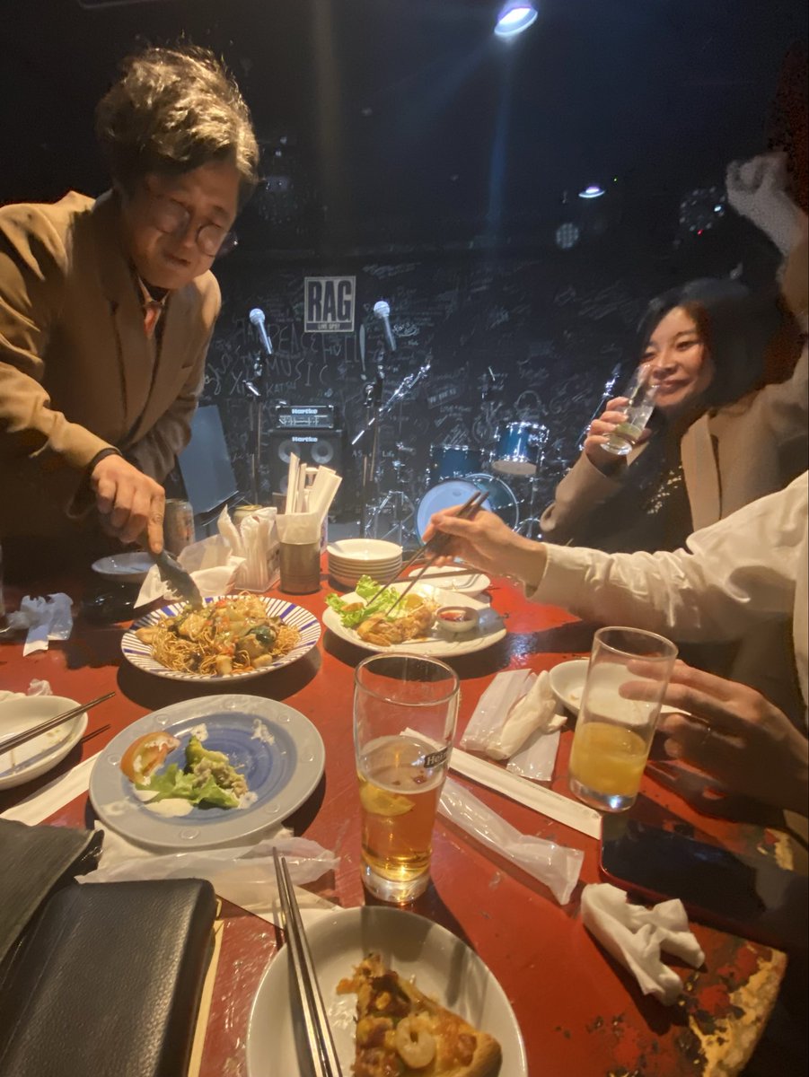 jonetsumarie's tweet photo. 昨日は京都RAGにお越しくださった皆様ありがとうございました！アヤヲフェス温かくて楽しい素敵空間でした。今後とも情熱マリーをよろしくお願いいたします！

SETLIST
1. Don't stop!
2. 恋のハイヤー
3. one to ten（新曲）
4. 来来（新曲）
5. 涙の天満橋（新曲）
6. 寺町別れ歌 https://t.co/8yrSvNoFrX