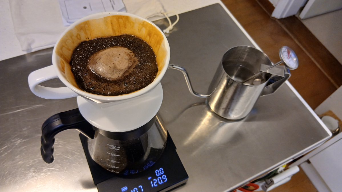 おはようございます。 
昨日の夜、突然PCのOSブートファイルが損傷して強制シャットダウンが発生…
結局、深夜2時まで修復を試みるもなにも通用せず、朝にWindowsの再インストールで対応。
プロジェクトファイルは別のパーティションにあるから助かったけど、本当に怖かった…