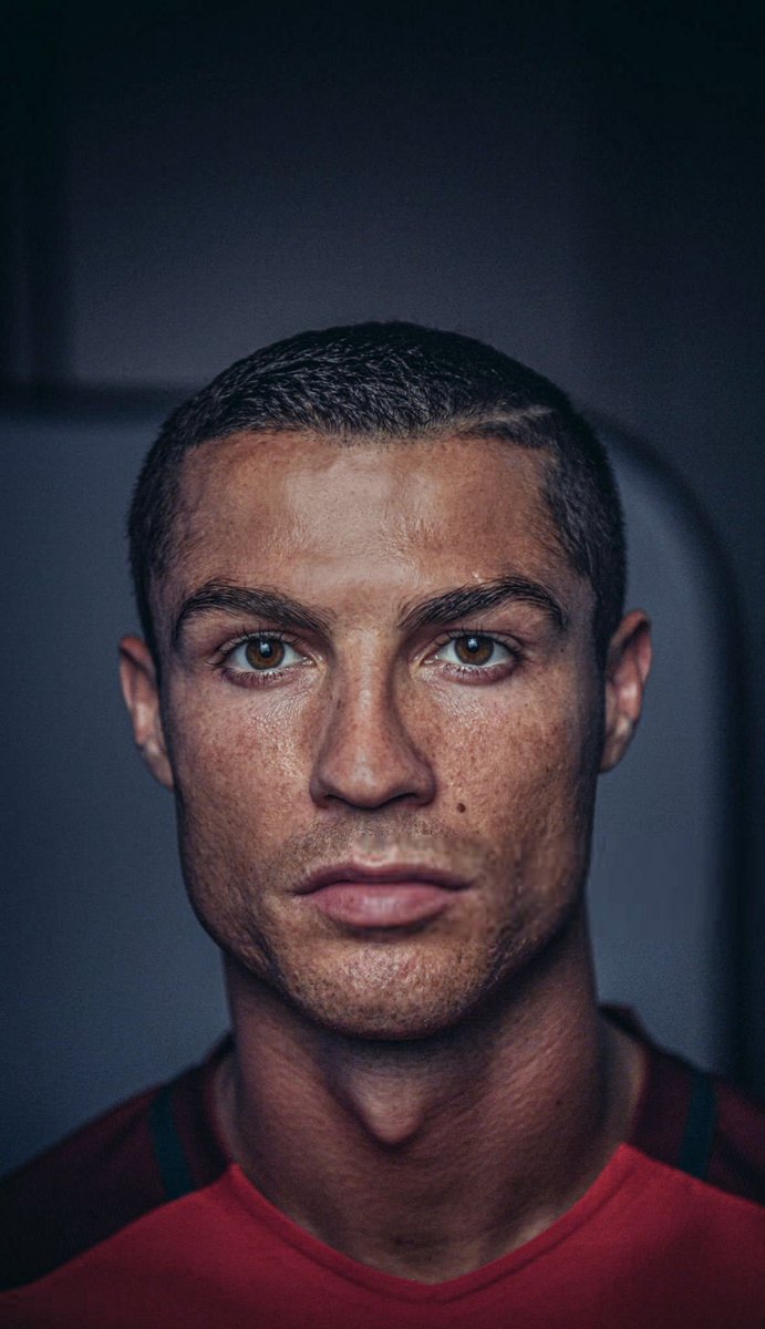 AtaqueFutbolero's tweet image. 🤯🔝 Cristiano Ronaldo construyó UNA MANSIÓN valuada en casi ¡€35M! en Cascais, en la costa de Portugal, y que tardó TRES AÑOS en hacerse.

🏠 Cuenta con ocho dormitorios, todos con baño en suite y con grifos de ORO MACIZO.

‼️ Además, tiene pileta al aire libre y cubierta, UNA…