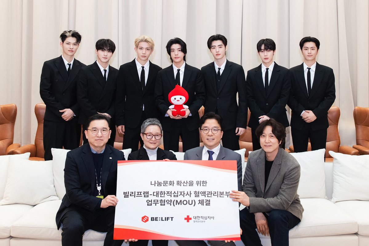 HeeSeungAceBr's tweet image. A BELIFT LAB assina um MOU com a Cruz Vermelha Coreana e promove campanha de doação de sangue com o ENHYPEN.

Por meio deste acordo, a BELIFT LAB e a Cruz Vermelha Coreana irão colaborar em programas de contribuição social do ENHYPEN, além de oferecer apoio para incentivar uma…
