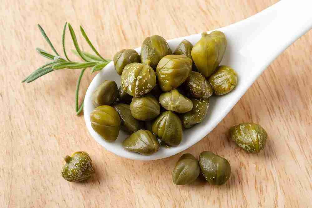 SSavson's tweet image. Eat more capers, they are the most robust source of quercetin, potentially around 200-500 mg per 100g, (Significantly more than onions, apples) 

Stabilizes mast cells, offsetting excess/inappropriate histamine. Reduces GI inflammation, strengthens intestinal barrier, and aids…