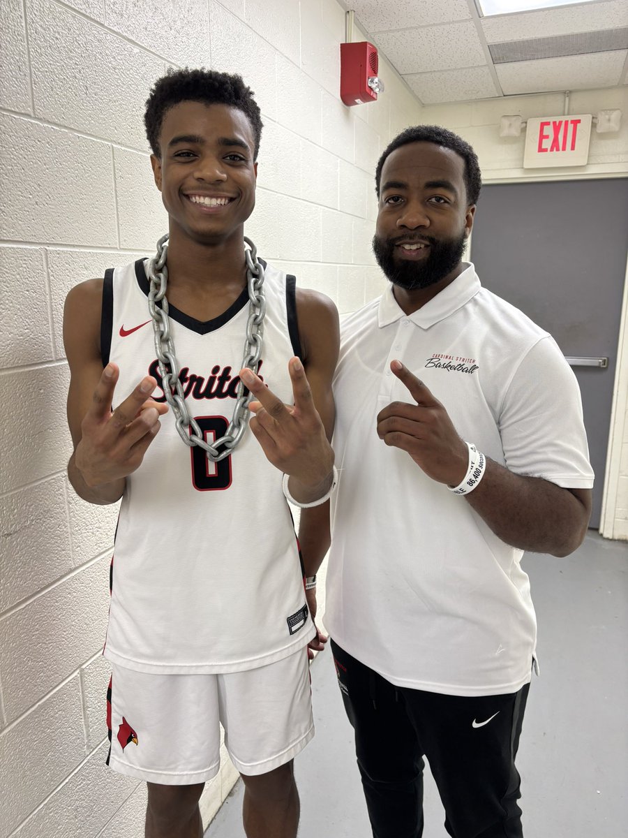CoachShaun419's tweet photo. Mr. Double Double!!!
23pts / 10+ Rebs
It’s Only Right He Wears The Crown 👑 Tonight!
#LinkOfTheGame
💪🏾💯🏀 

Congratulations to King Wilson Jr.!
#LinkOfTheGame
#BeUnbreakable
#BloodSweatTears
#StritchBasketball https://t.co/jxtFvCZUUu