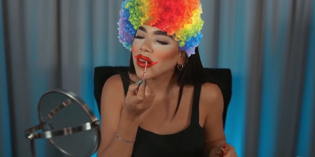 afroooooodit's tweet image. Momentos Random Del Fandom, empiezo yo:

Cuando creíamos que K iría a la MeetGala y ella todavía se ponía misteriosa para reírse de nosotros un rato 😭. Te leo abajo.