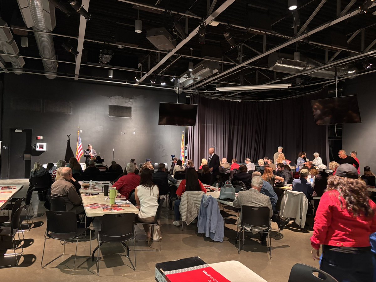 RealLeslieWhite's tweet photo. Huge turnout to hear all 4 Candidates who want to be the next #AZGOP Chair for #Arizona. Big thanks to #AZLD2 for coordinating this gathering! Thank you. #Grassroots 🇺🇸🇺🇸🇺🇸🇺🇸🇺🇸 https://t.co/zyiiJmbf7r