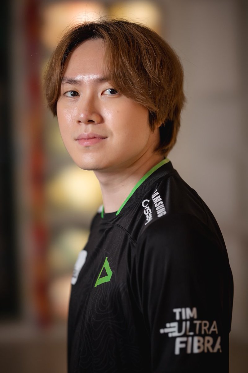 croc_fumando's tweet image. Faltam 274 dias pro Croc sair do exército