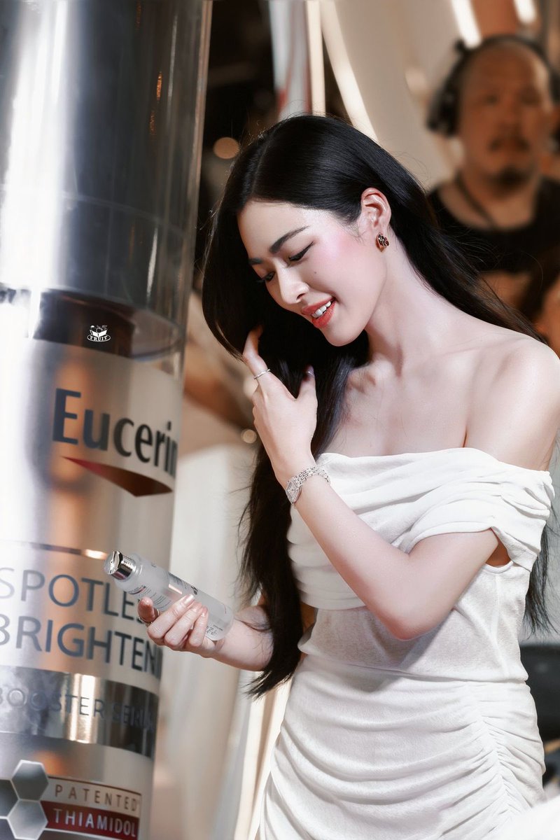 llkmyzone's tweet image. ใกล้ถึงงาน EucerinMY แล้ว แต่ใจยังตราตรึงกับงาน EucerinTH และอีกหนึ่งลุคความสวยขั้นสุดของห่วงโซ่ความงามในวันนั้นของ @linglingsirilak ตราตรึงไม่รู้ลืม 🫠

JOURNEY WITH LINGLING13
#Linglingkwong #หลิงหลิงคอง